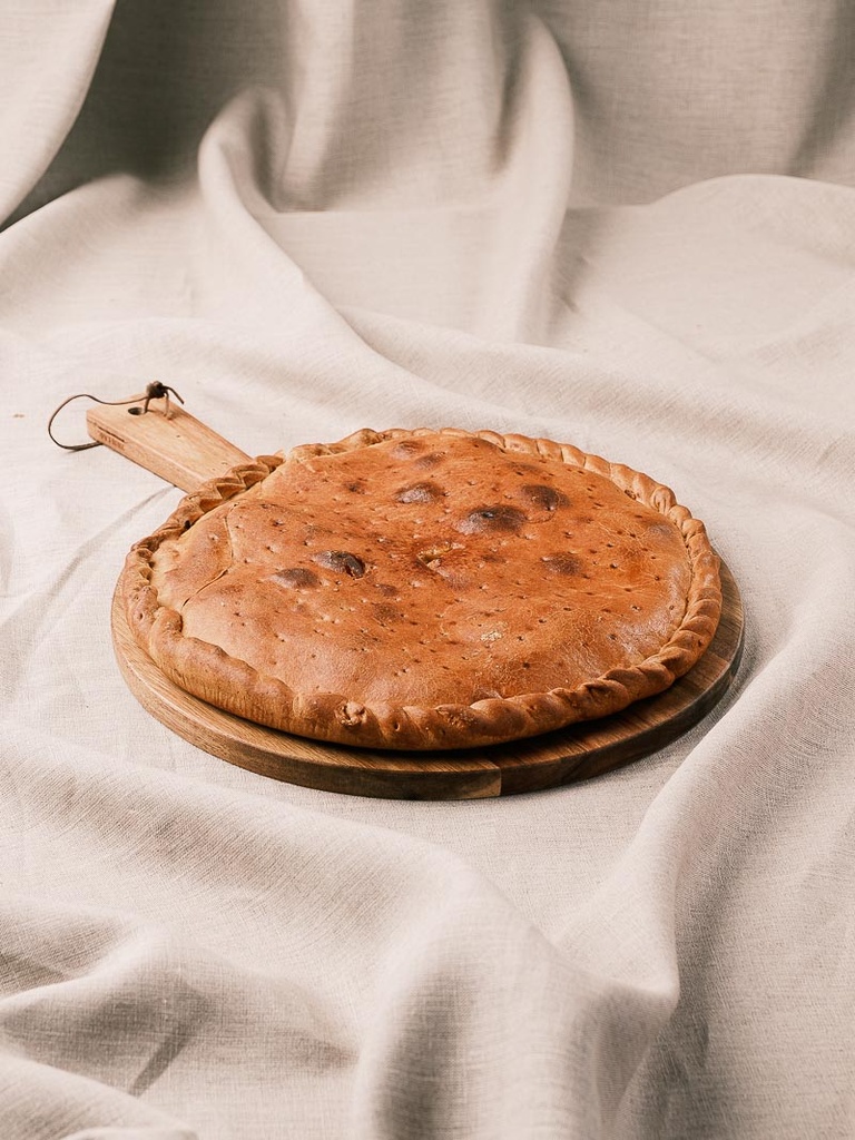 Empanada de bacalao con pasas